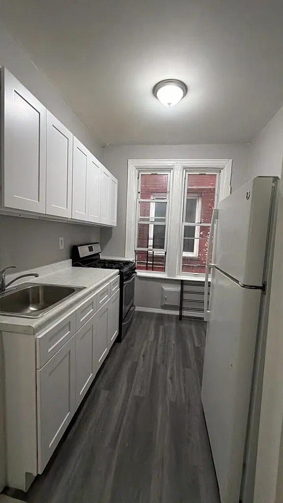 3 bed, $3,500 — Photo 2