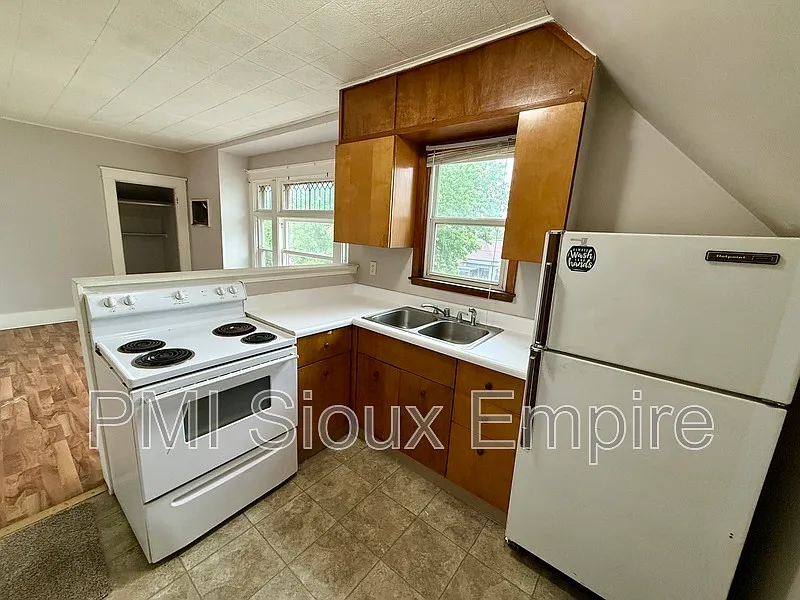 1 bed, 1.0 bath, 650 sqft, $695 — Photo 3