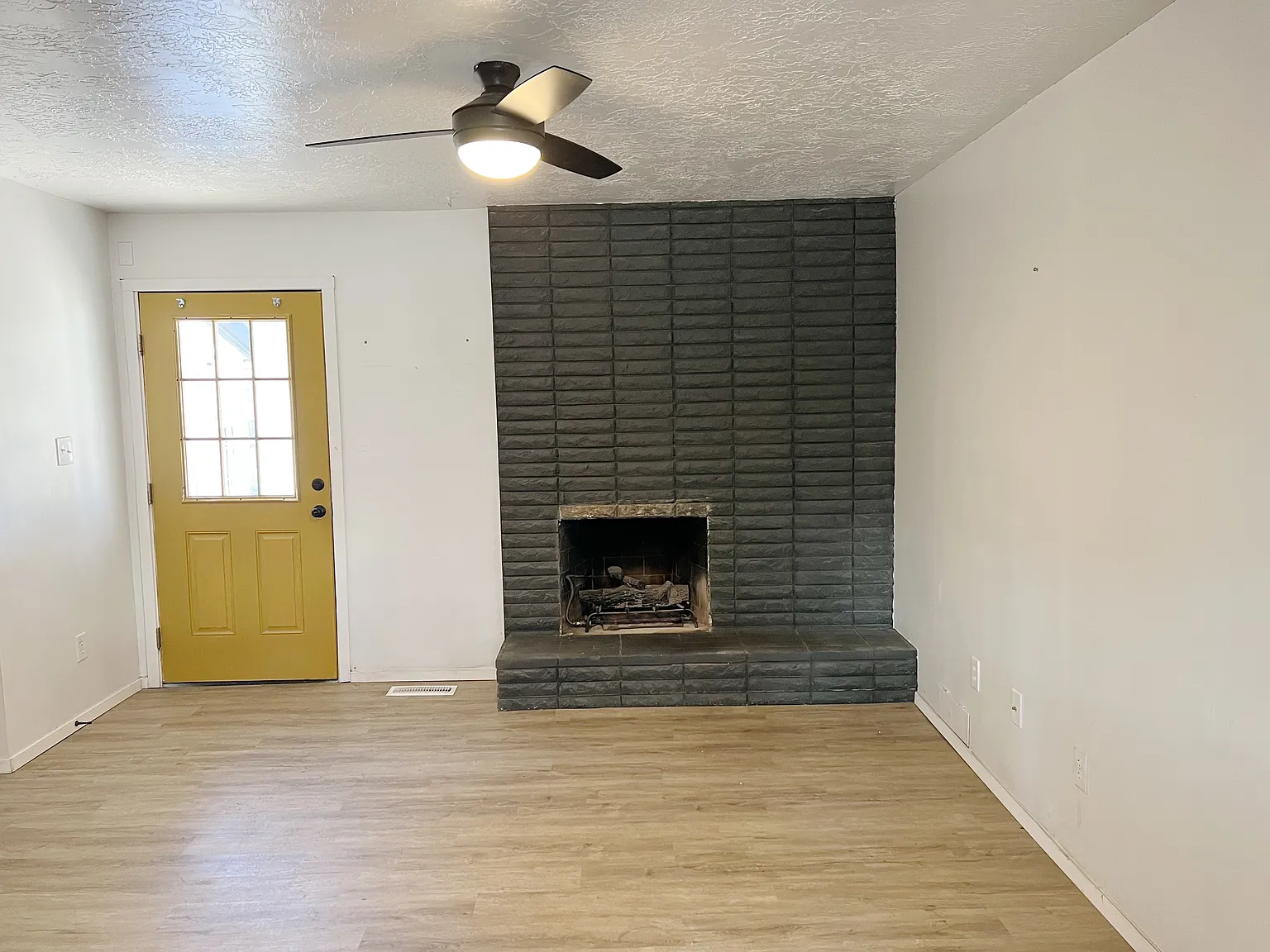 2 bed, 710 sqft, $1,300 — Photo 3