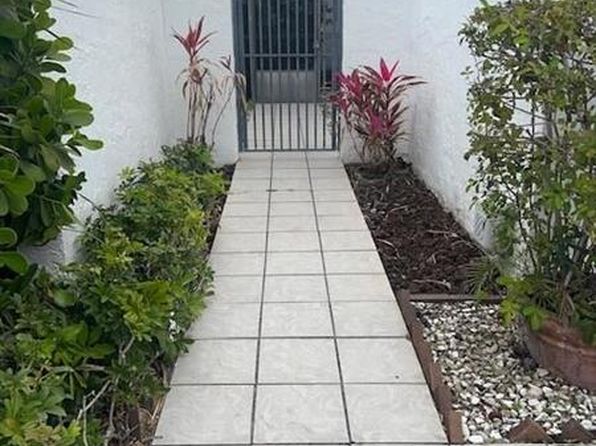 845 NW 21st Way