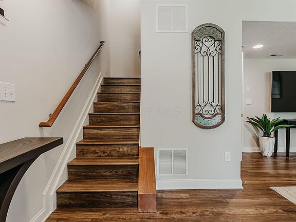 4th image of 5992 Woodshire Dr #102