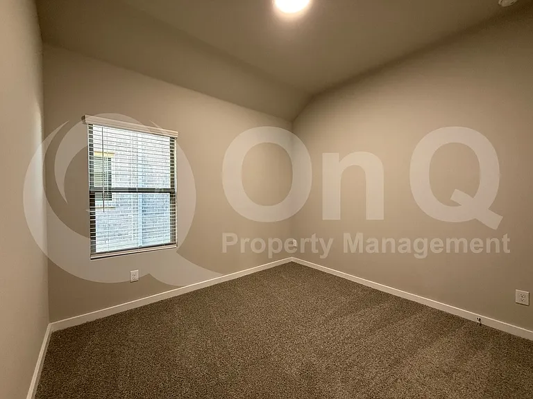 1004 Knox River Dr — Photo 17