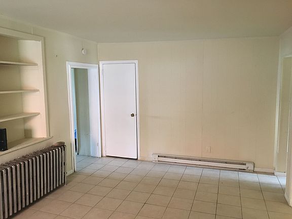 4th image of 546 Harmony St #1