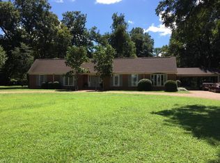 131 Lake Rd, Leland, MS 38756