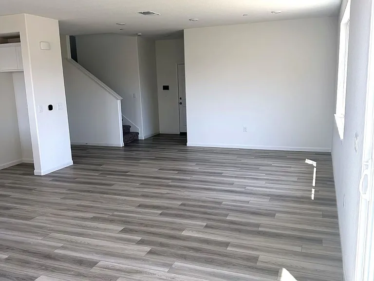 621 Cogburn Cir — Photo 12