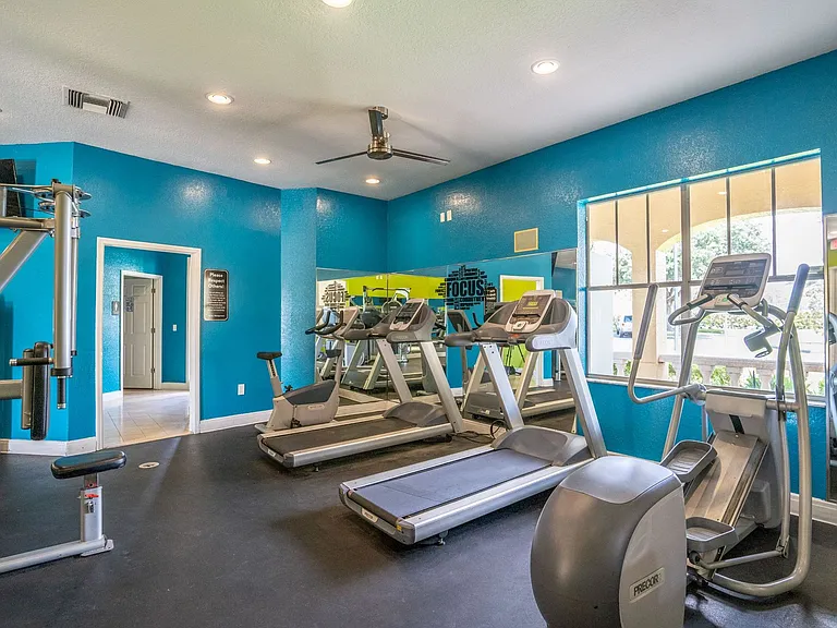 Mission Club Apartments — Photo 5