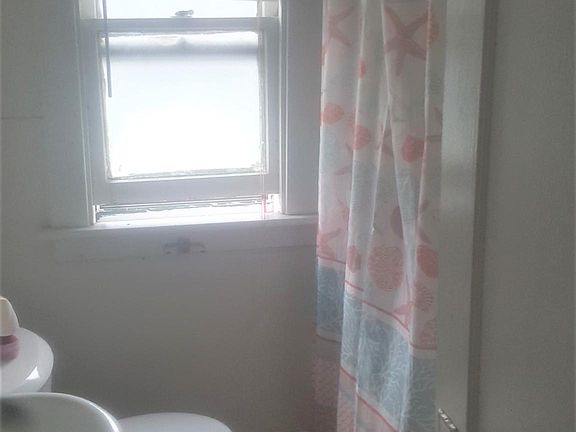 5th image of 152 Dartmouth Ave