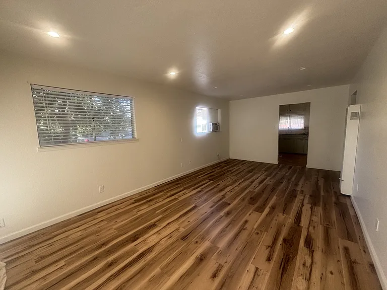 511 Coffee Rd — Photo 6