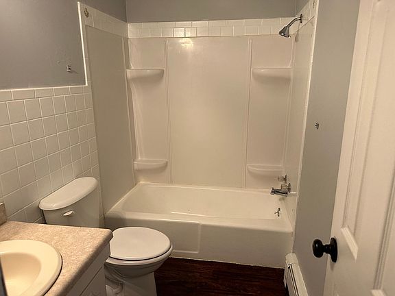 4th image of 890 Parkview Ave #38D