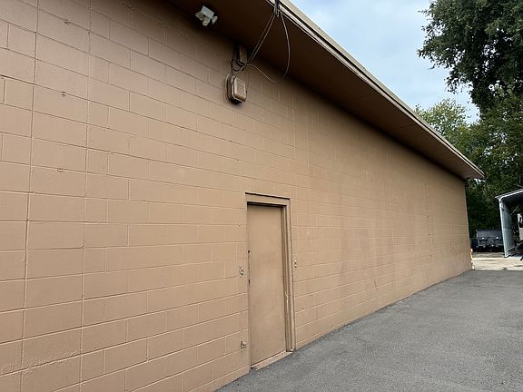 3rd image of 2649 W Beaver St