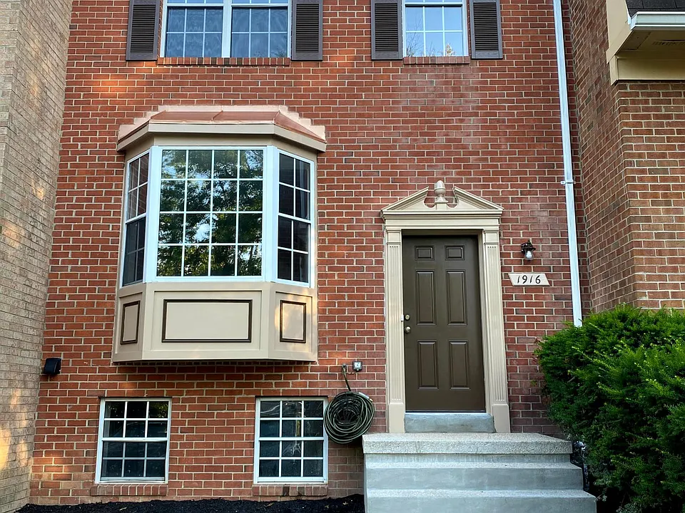 Dennis Ave