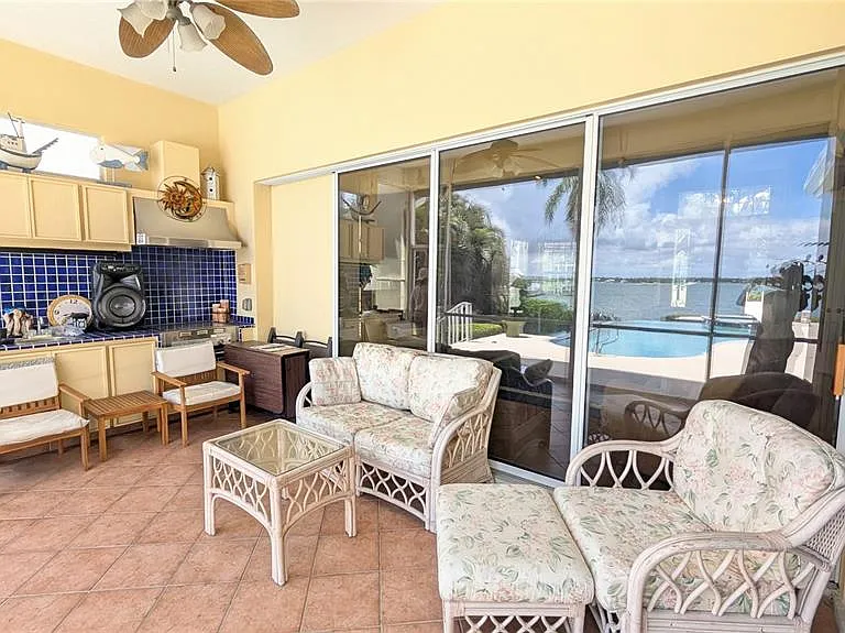 4709 Dolphin Cay Ln S — Photo 19