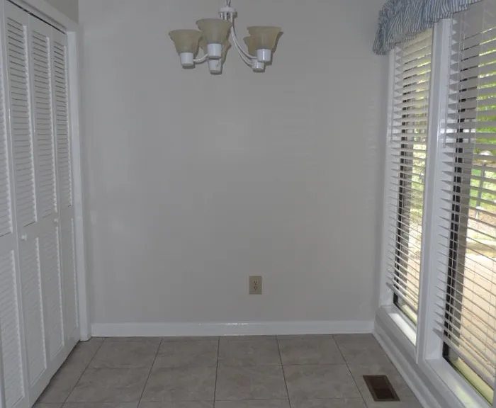 4100 Five Oaks Dr — Photo 3