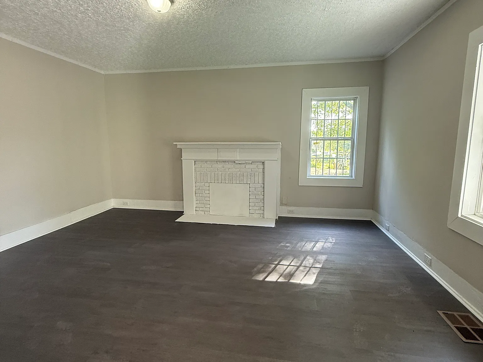 6 bed, 2064 sqft, $1,500 — Photo 3