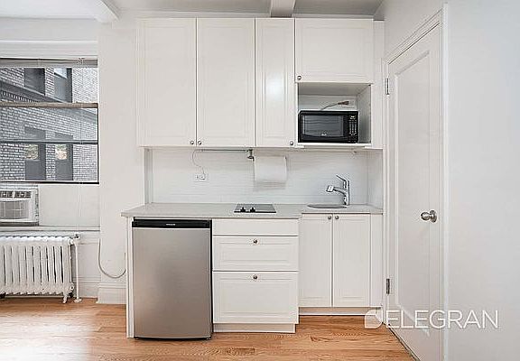 3rd image of 325 W 45th St APT 203A