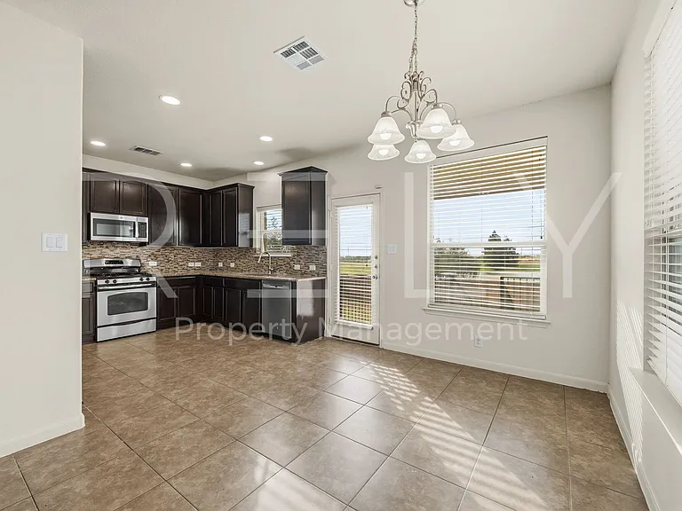 1405 Sunny Meadows Loop — Photo 8
