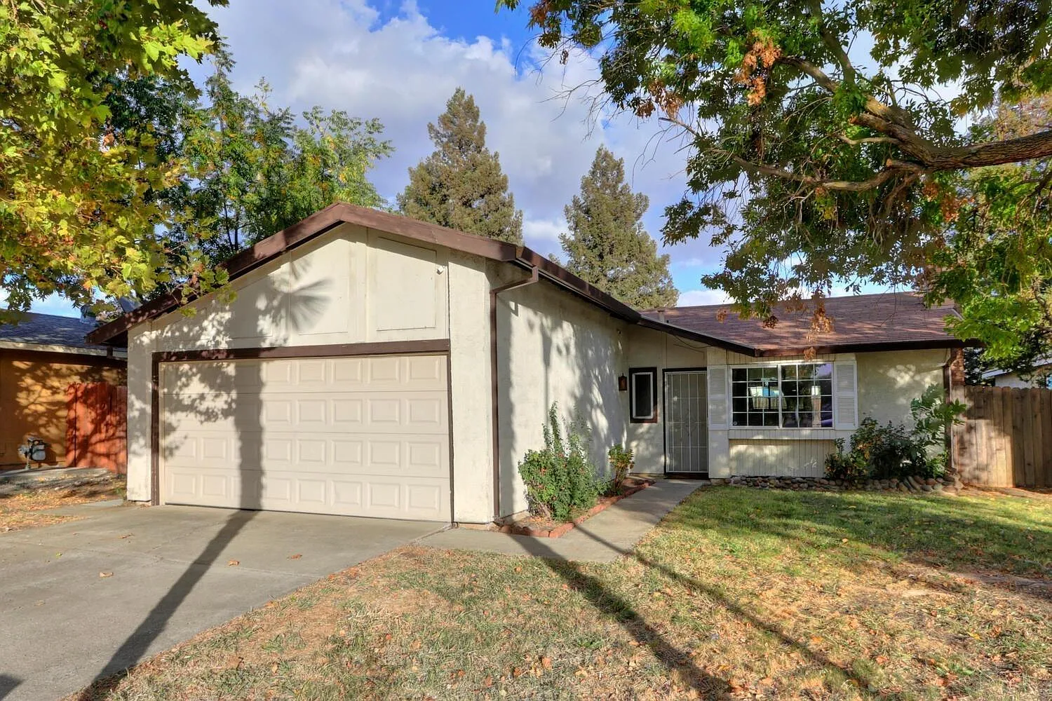 7853 Deerglen Way photo 1
