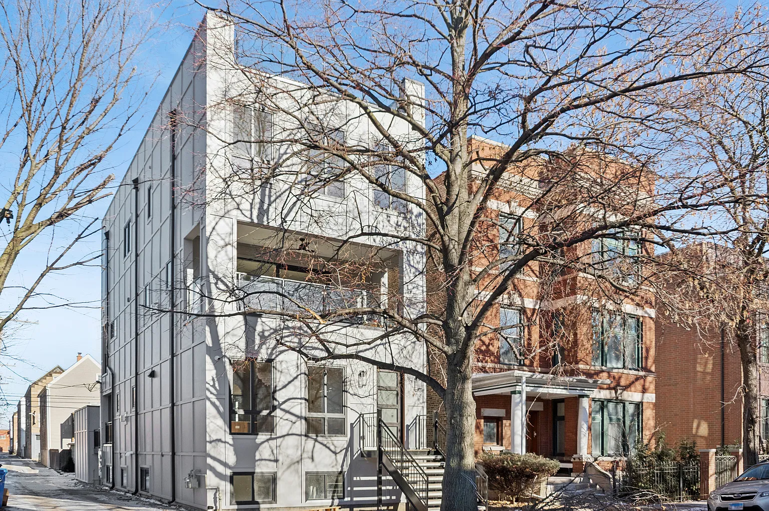 2246 W Lyndale St #1 photo 1