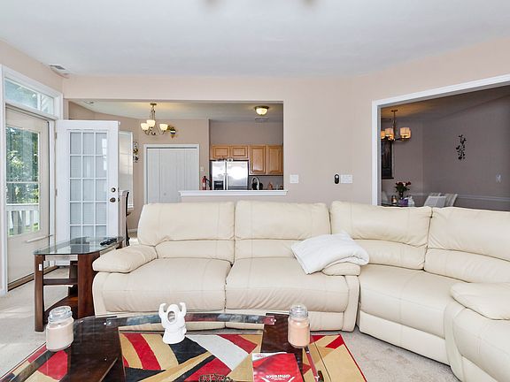 5th image of 5269 Summer Cres