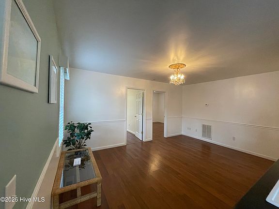 4th image of 2203 Yaupon Dr #B
