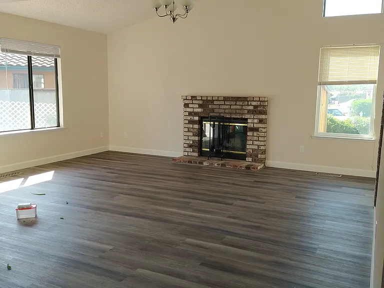 2917 Honeynut St — Photo 3