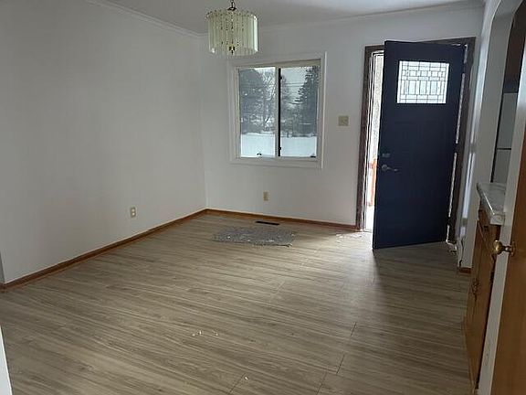 5th image of 320 Bedford St