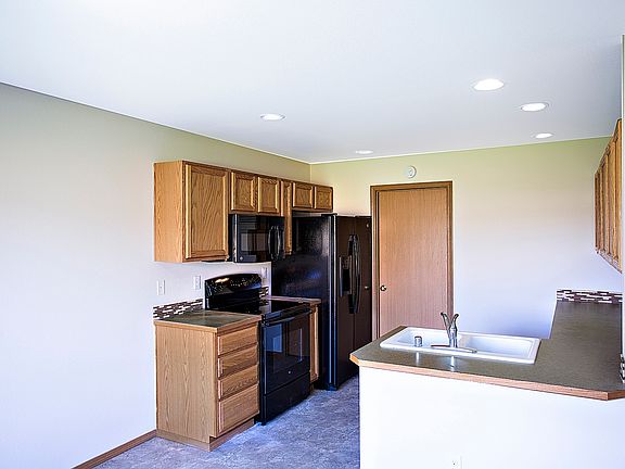5th image of 103 167th St E