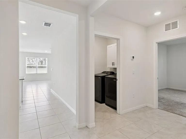 4373 Deleon St — Photo 8