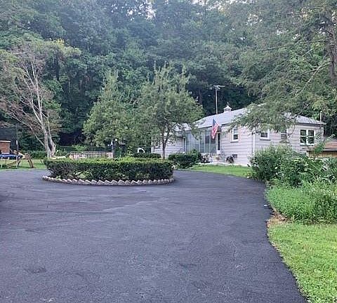 2nd image of 325 Jersey Ave