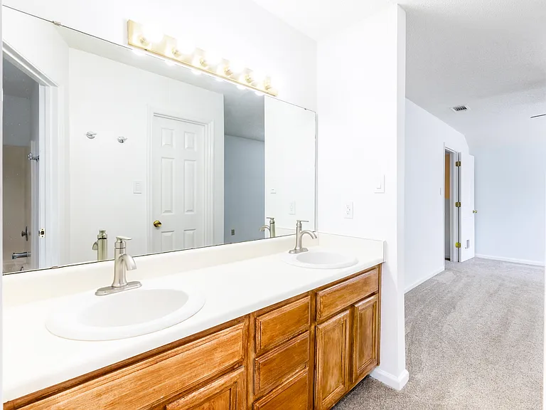 541 Pointe South Dr — Photo 21