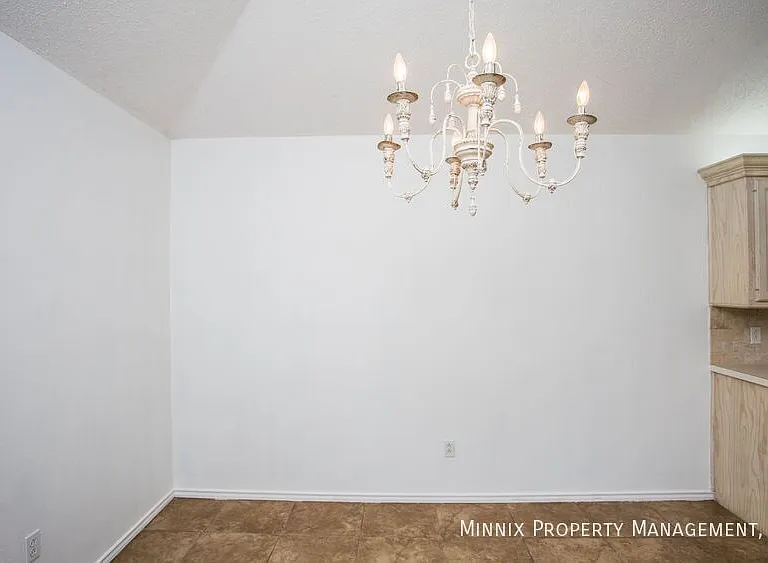 3305 103rd St — Photo 13