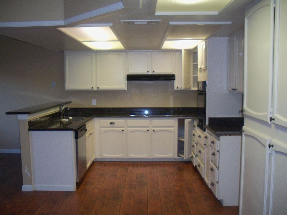 2nd image of 2764 Saratoga Ave
