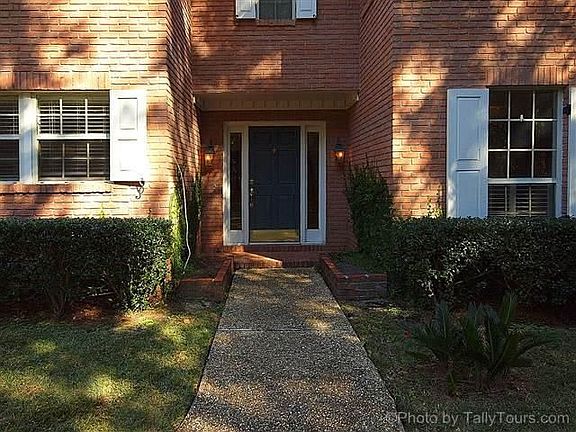 3rd image of 179 Rosehill Dr W