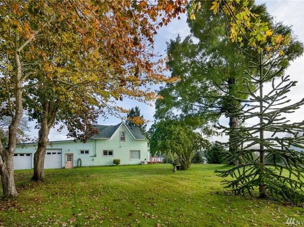 56 1st St, Bay Center, WA 98527