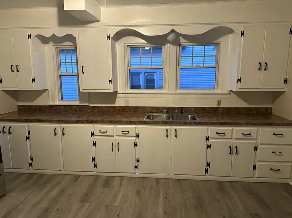 126 Westwood Ave #1, East Longmeadow, MA 01028