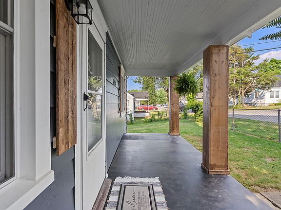 4th image of 698 Fairview Ave