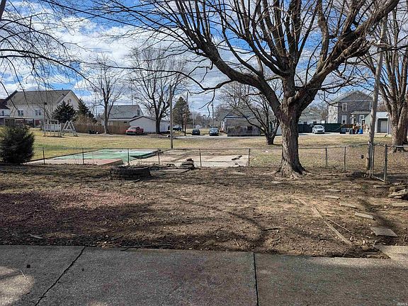 3rd image of 3 Maple Ct