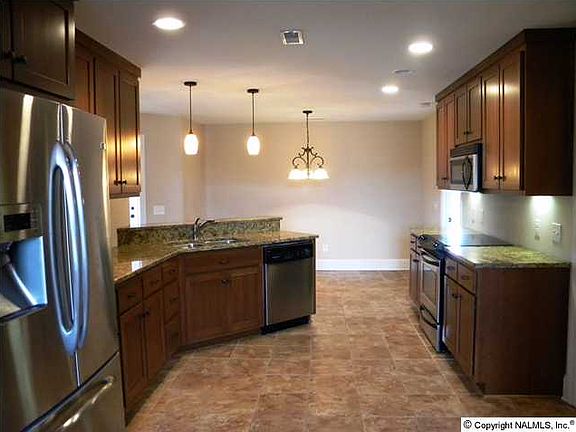 5th image of 116 Laurel Bend Dr