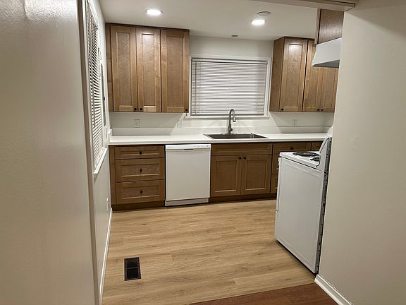5th image of 6131 200th St SW