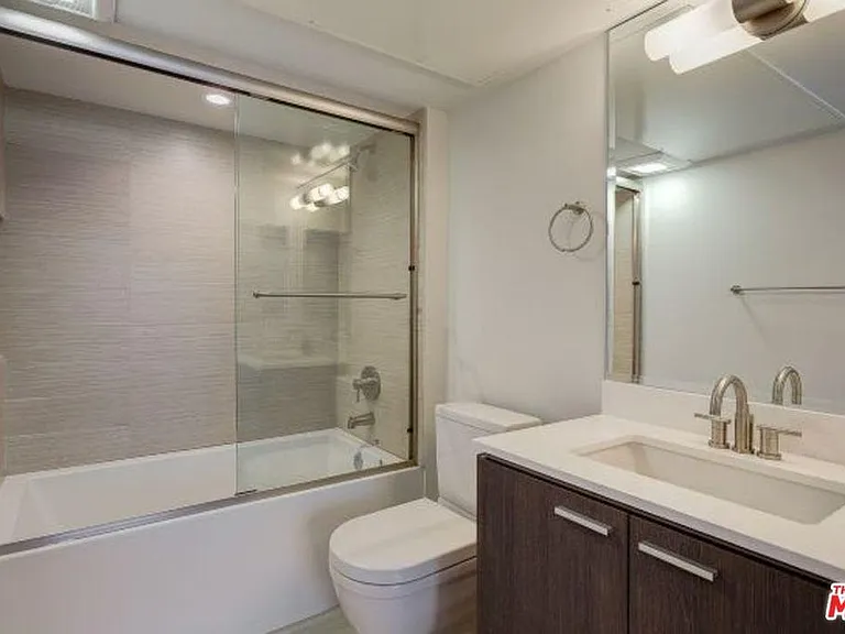 1306 N Orange Dr — Photo 19