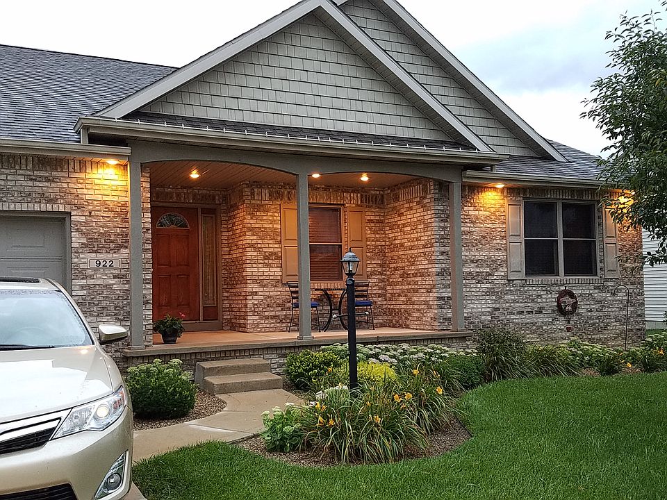 1st image of 922 Woodhouse Dr
