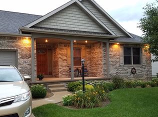 922 Woodhouse Dr, Mishawaka, IN 46544