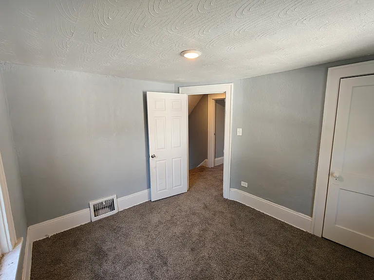 1252 W Waterloo Rd — Photo 15