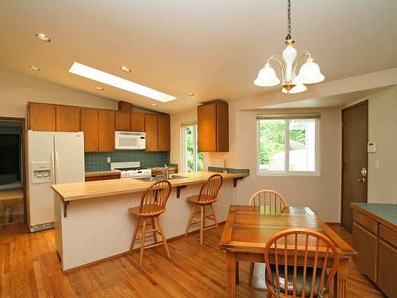 2nd image of 15704 SE 50th St