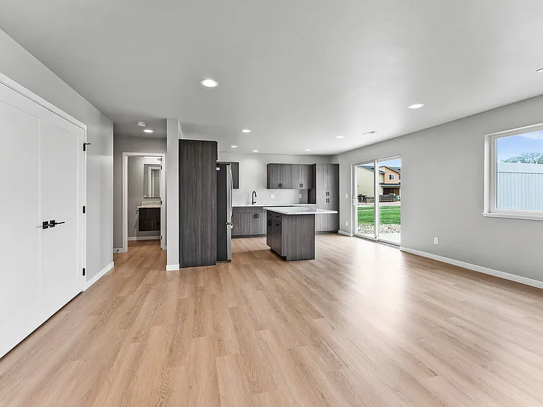 535 Harper Cir — Photo 9
