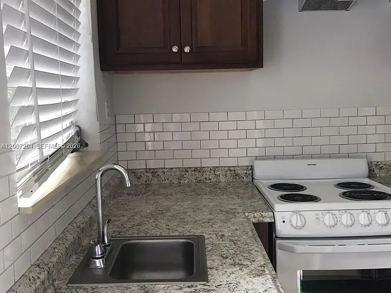 2483 SW 11th St #2483 — Photo 8