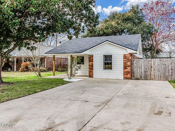 2nd image of 121 Darteze Dr