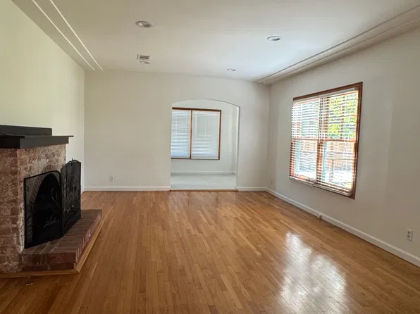 14135 Emelita St, Sherman Oaks, CA 91401