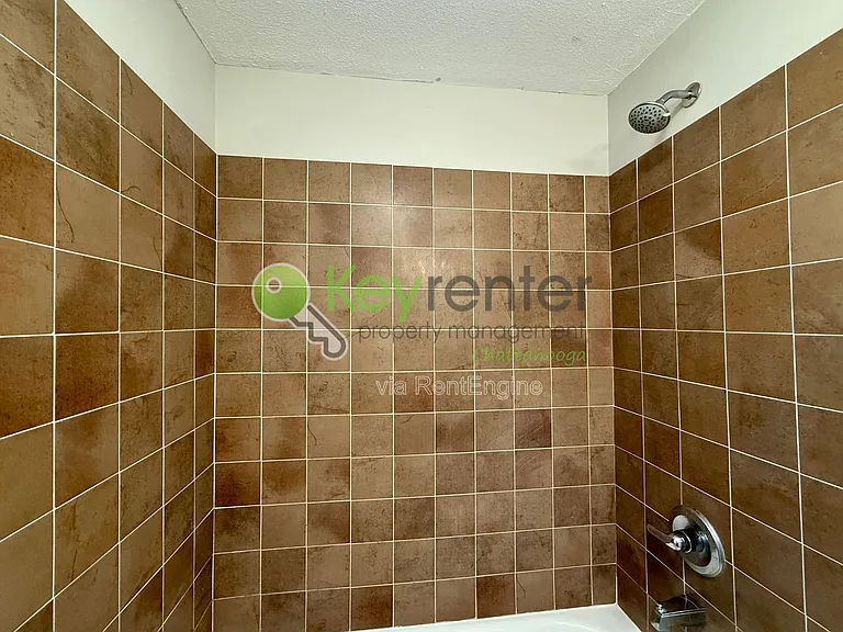 305 Sunrise Ln #B — Photo 7