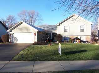 67 Oakwood Dr, Oswego, IL